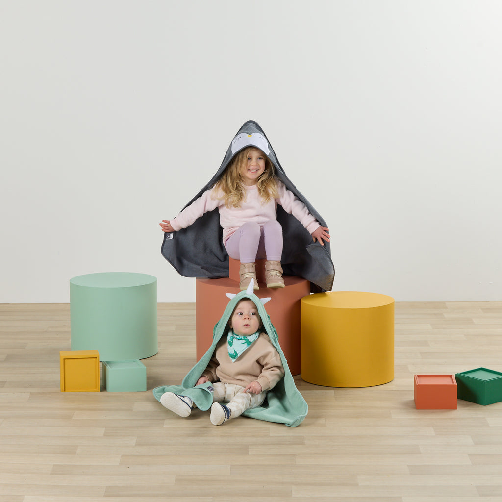 KIDS HOODED TOWEL - GIFTS & GADGETS - 03