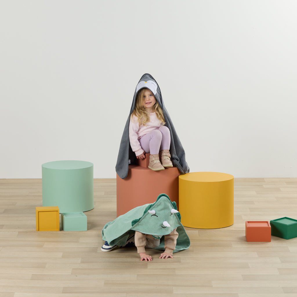 KIDS HOODED TOWEL - GIFTS & GADGETS - 03